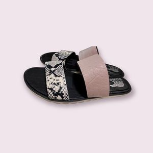 Sorel Ella II slides size 7 sandals. Dusty pink/mauve and black and white.